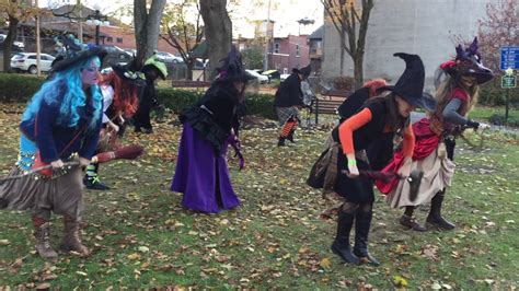 Halloween witch dancr